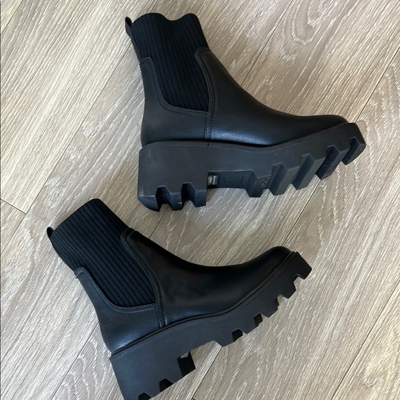 Dolce Vita 6 Black Chunky Chelsea Boots - Picture 1 of 4